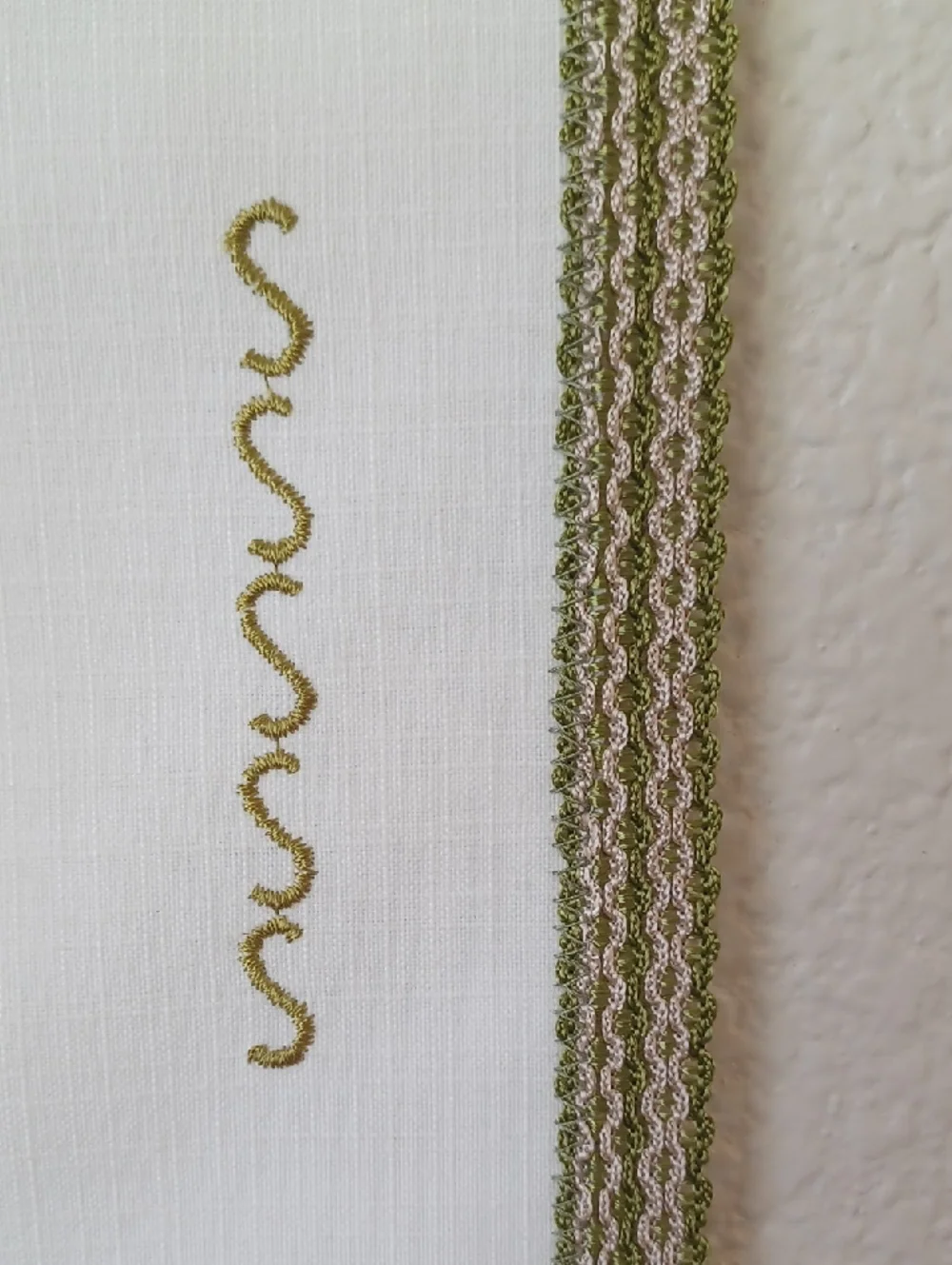 Vintage Scandinavian-style Embroidered Rose Floral Table Runner In Cream & Green